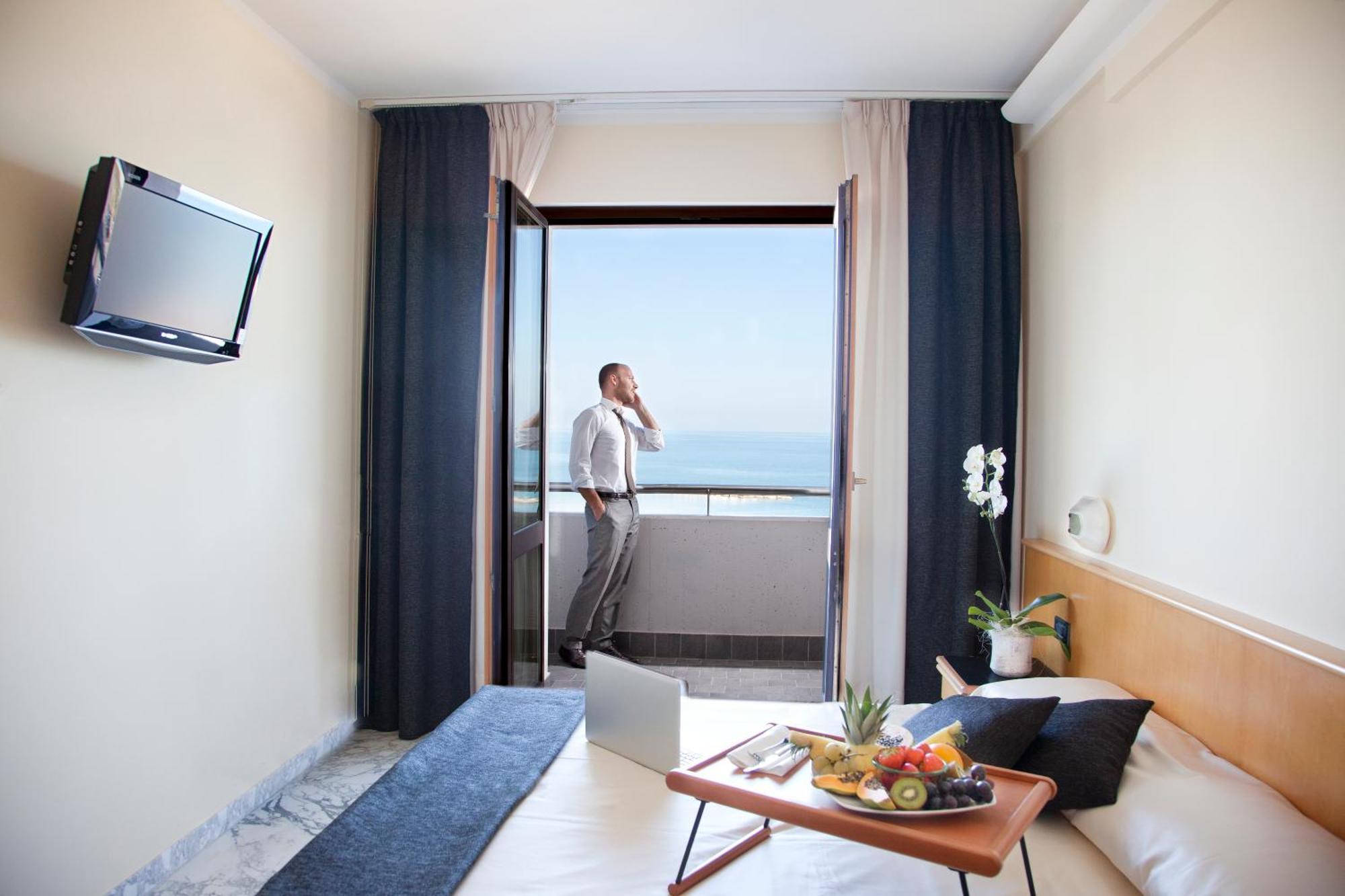 Hotel Mistral Термоли Экстерьер фото