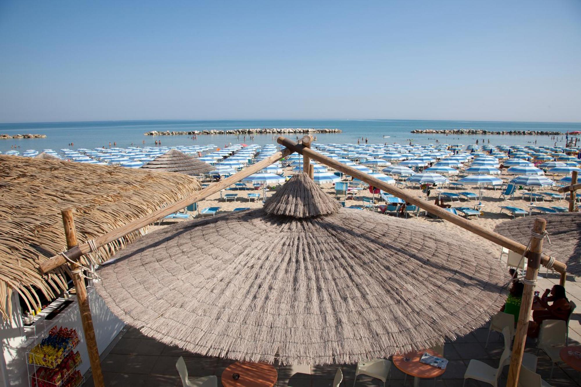 Hotel Mistral Термоли Экстерьер фото
