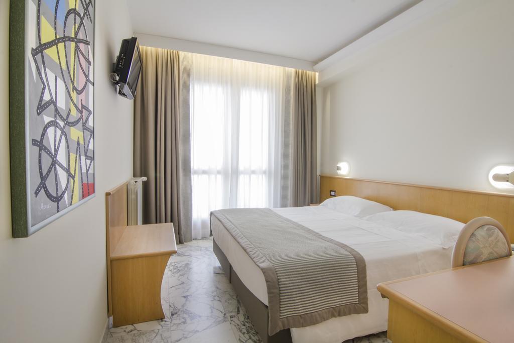 Hotel Mistral Термоли Экстерьер фото