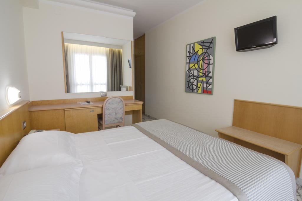 Hotel Mistral Термоли Экстерьер фото